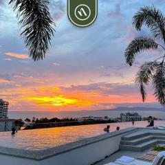 Amazing Condo with Rooftop Pool - Private Balcony