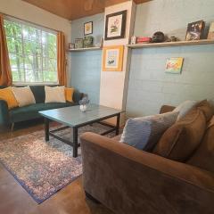 Apt on flower farm, Convenient & pet friendly