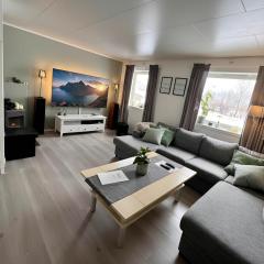 Northern Lights Apt Midtgaard, Kvaløya Tromsø Modern 2BR, Free Parking