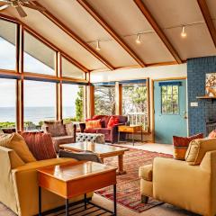 Hot Tub & Game Room in Large Ocean Front Home! Second Story