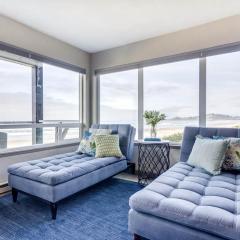 Ocean Front Condo, View of Lighthouse, Nye Beach! Nye Beacon