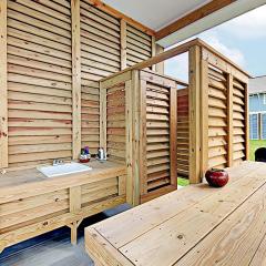 Escape Canal Front Boat Deck Fishing Spot