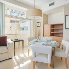 AKA Hotel Stunning Views w- Free parking