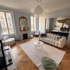 Large beautiful Apartment in the heart of Aurillac