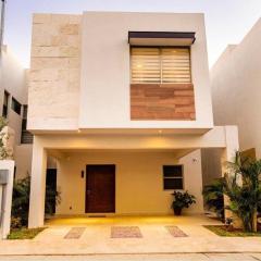 Luxurious ocean view home in Vista Vela