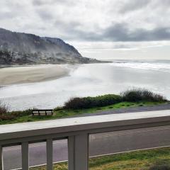 Oceanfront Views! Hot Tub! Starlit Shores