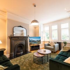 The Shakespeare -5Bed 3Bath