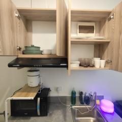 Chill & Cozy Stay Netflix Balcony Karaoke