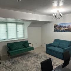 Serene Birmingham City Apartment with free parking - Sleeps 6 - Prime, Disney, Netflix