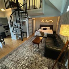Cozy Loft - Walk to Broadway - Free Gated Parking