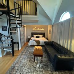 Cozy Loft - Walk to Broadway - Free Gated Parking