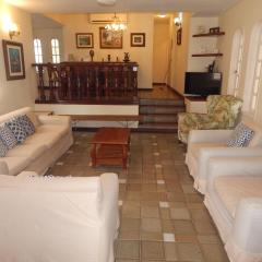 Casarão a 3 min da Praia do Forte