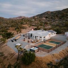 The Hoopa House - Pickleball Hot Tub Views