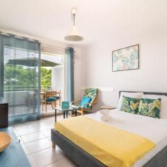 FLAMBOYANT - Studio 2 personnes avec lit de qualité hôtelière séparable pour couple ou amis avec très belle terrasse à 12 min à pied ou 4 min en voiture du lagon de l'Ermitage - ST GILLES LES BAINS
