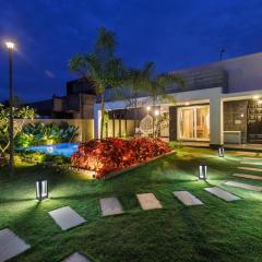 The Garden Haven by StayJade2BHKACPoolLawn