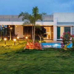 The Garden Escape by StayJadePrivate PoolGarden