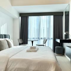 38 Park Studio with King Bed, Pool, Gym & Netflix