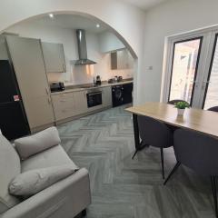 Pearce House-Brand New 3 bed-Sleeps 6-Garden