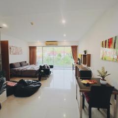 CHIC Beautiful apartment by the seaside, terrace, pool, free gym