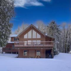 Iron Mountain - Spacious Secluded Lodge with Hot Tub & Game Room