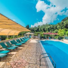 Andromaches single studio