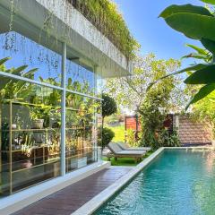 Modern 2-Bedroom Villa with Private Pool, 7m from Beach