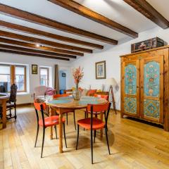 Charmant et typique 2 pièces Place de la Cathédrale