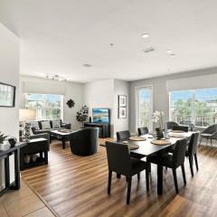 Huge Stunning Corner Home 304