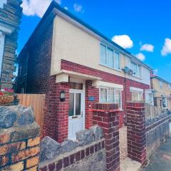 2 Beds, Entire Home, Spacious Bedrooms, Garden