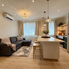 Brand New Boutique Home 6 BR Sleeps 20 Savannah