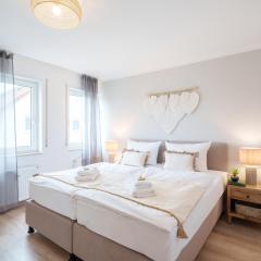 Benville - Terrasse - stylisch - Parkplatz