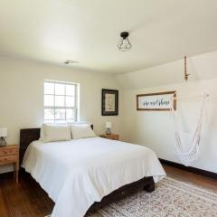 Conestoga Cottage with Hot Tub