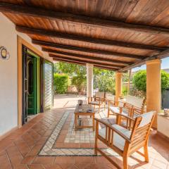 Villa Ellie - 100m from the beach