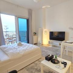 F1 - Lily Studio Waters Edge Yas Island Theme Parks, Canal and Pool View