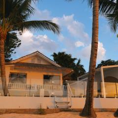 Mo's Beachfront Villa by S&P Villa Management
