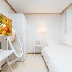 Hongdae Station 10-minute walk Yeonnam Stay