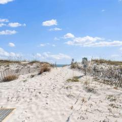 Cozy Beachfront Condo with Pool