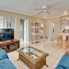 Cozy Ormond Beach Bungalow Steps to the Sand