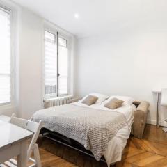 Superbe Studio a 5 mn de la TOUR EIFFEl à PIED IDEAL Touristes et professionnel moins 15pourcents sur les longs séjours