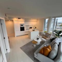 Heart of Vancouver stylish and cozy apartment