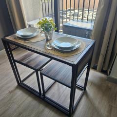 Depto Santiago centro, a metros del museo La Moneda, Plaza de Armas con Piscina, aire acondicionado y terraza, Facturable