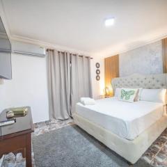 Stylish 1r-1b Apt Near The Beach And Main Street