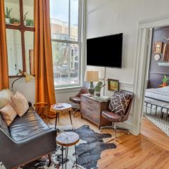 Riverwalk Gem-Stylish Downtown Escape with Views