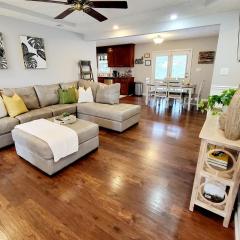 Charming Comfy Retreat - Crib, Pet-Friendly, 7 miles to Ft Bragg, Veteran-Owned