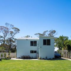 Tenby Point Waterfront Views & Tranquil Garden