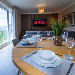 Great Views, Fast Wifi & Driveway Parking