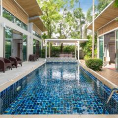 Mahogany Superb Pool Villa in Pasak