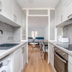 Modern Studios, Garden, 2 Double Beds, 3 min to Tube, Fast WiFi