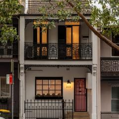 Stylish 3BR terrace in the heart of Surry Hills