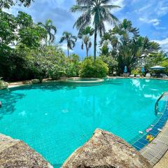 Laguna Lakeshore Villas Residence - Spacious Townhouse with Tropical Pool Access